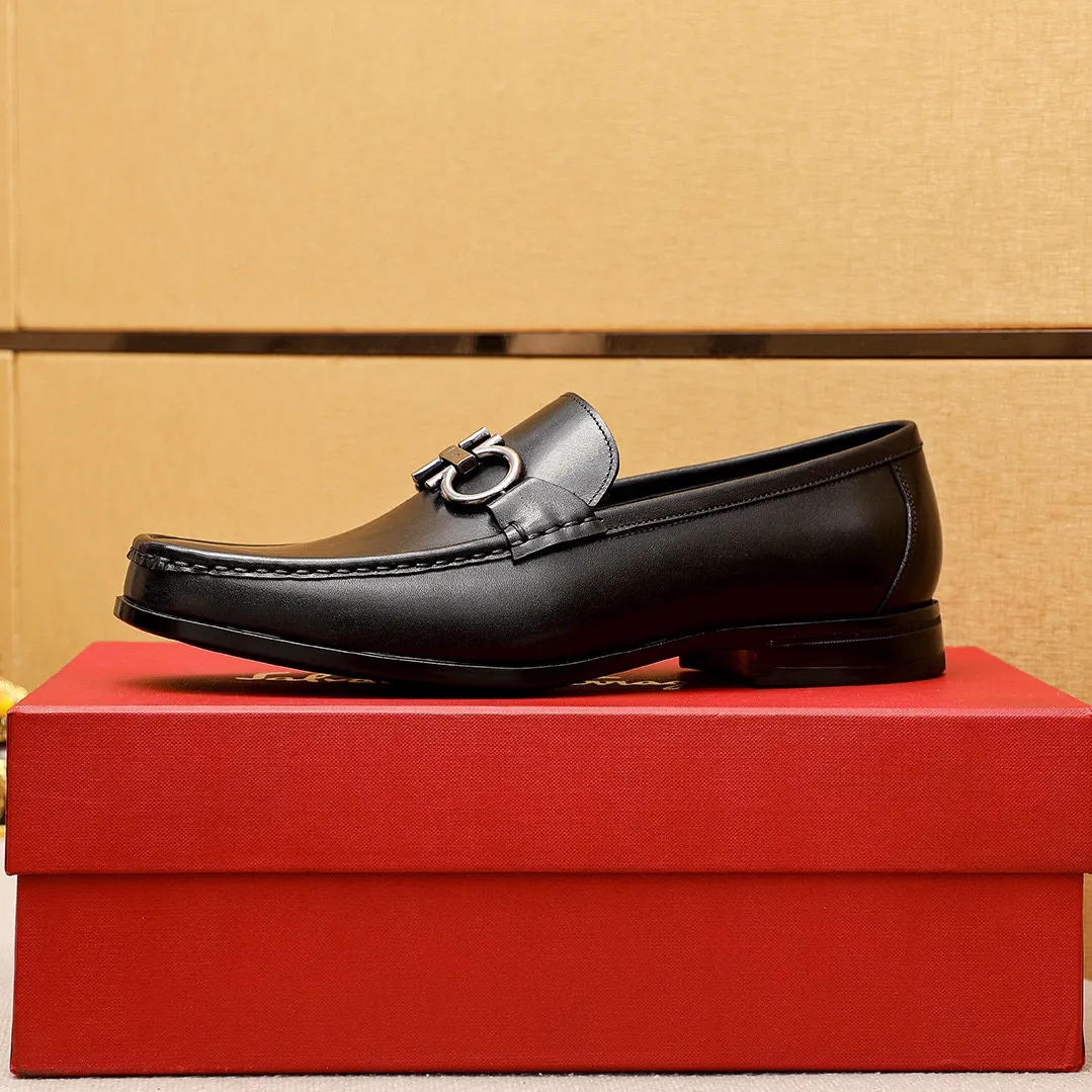 Men's shoes 💰460 💐 Product trademark: Ferragamo "Ferragamo" casual leather shoes Regular size: 38-44 (45.46🉑️customized) Product materials: Selected imported first-layer calfskin upper + luxury hardware buckle, imported water-dyed cowhide leather lining. Strong three-dimensional visual effect, original rubber outsole Color: 1⃣️color optional